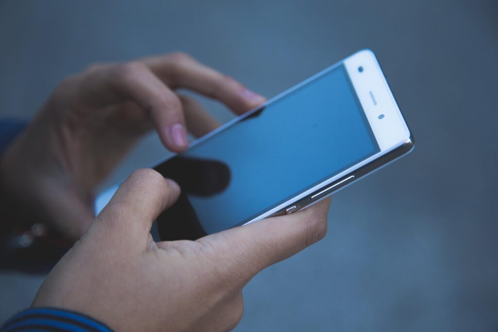 ココナラの電話占いで20代女子に人気の恋愛口コミは？